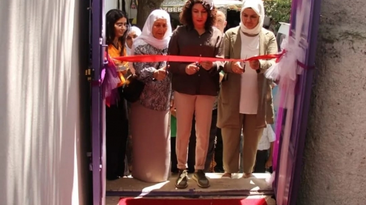 Kadın Yaşam Merkezimizin açılışını Diyarbakır Milletvekili Halide Türkoğlu ile gerçekleştirdik